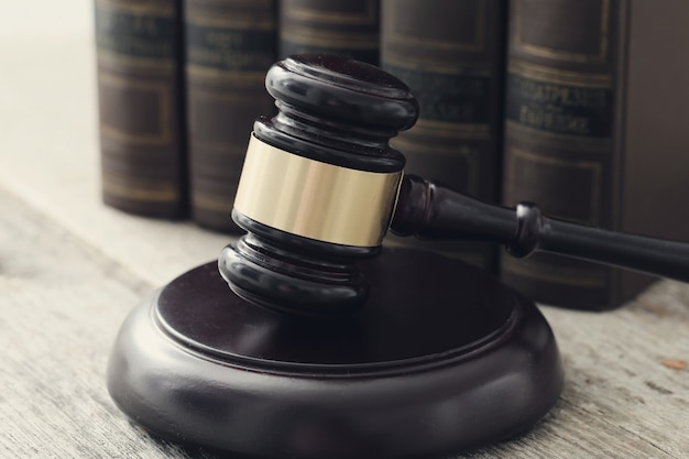 迈克杰克逊的反重力倾斜45度是怎么做到的 迈克尔杰克逊45度倾斜